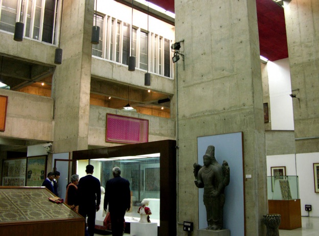 Display,+ca.+1960,The+Government+Museum+and+Art+Gallery,+Chandigarh